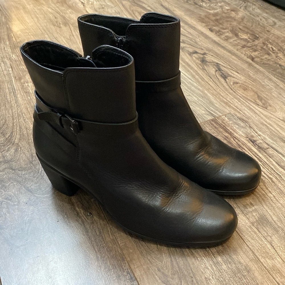 Ecco Black Leather Block Heel Buckle Detail Ankle Boot Size 40